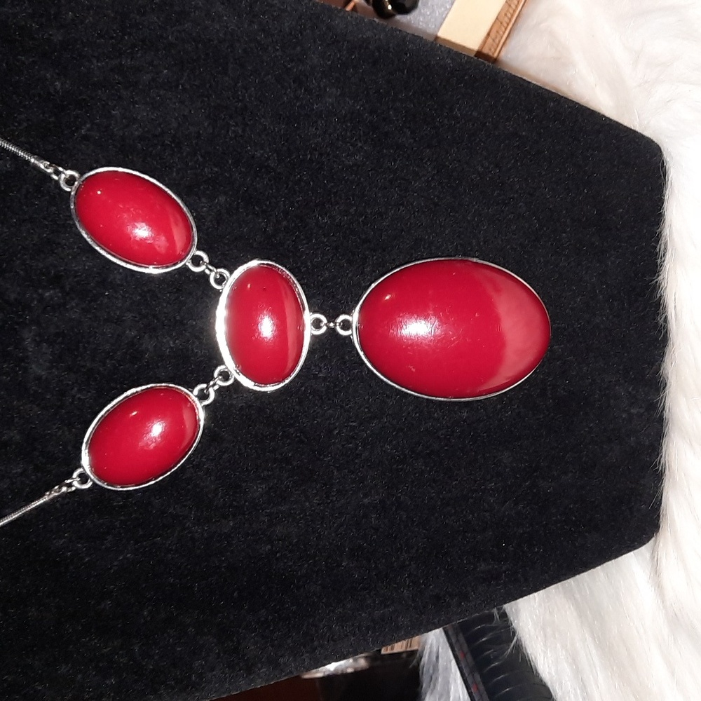 Red statement bib necklace silvertone adjustable